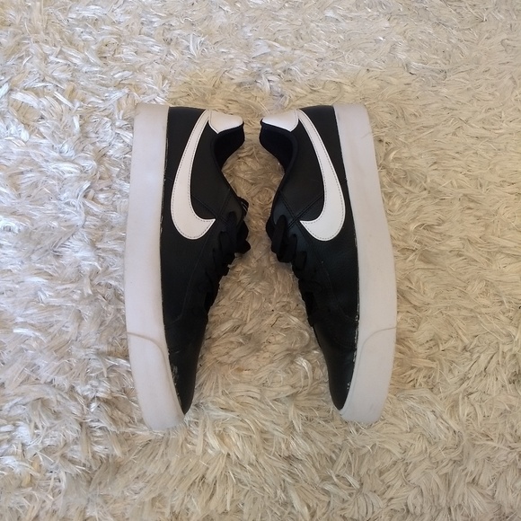 Nike Other - Black and White Nike sneakers men's 9.5 women's 11